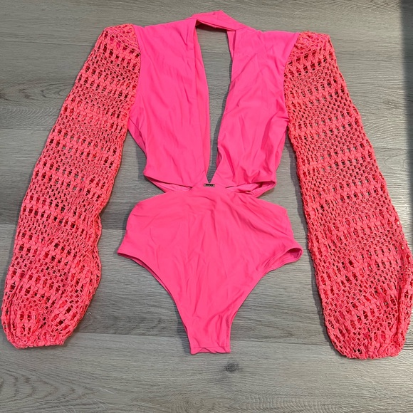 Patbo bodysuit and shorts - Picture 11 of 11